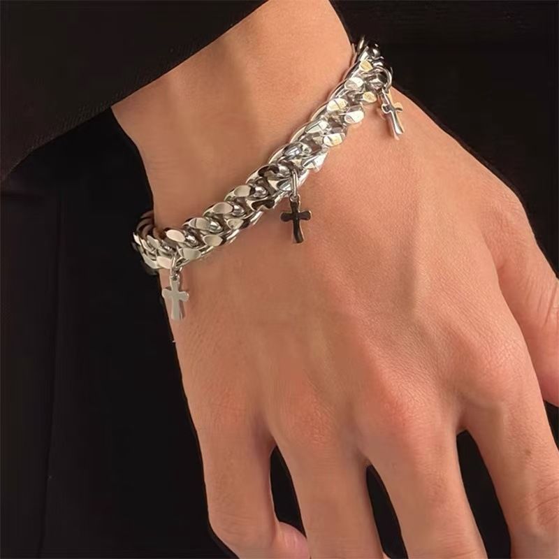 Sınıraşan Hit: Küçük Haçlı Küb - Streetwear Brand Jewelry incelemesi ve fiyatı