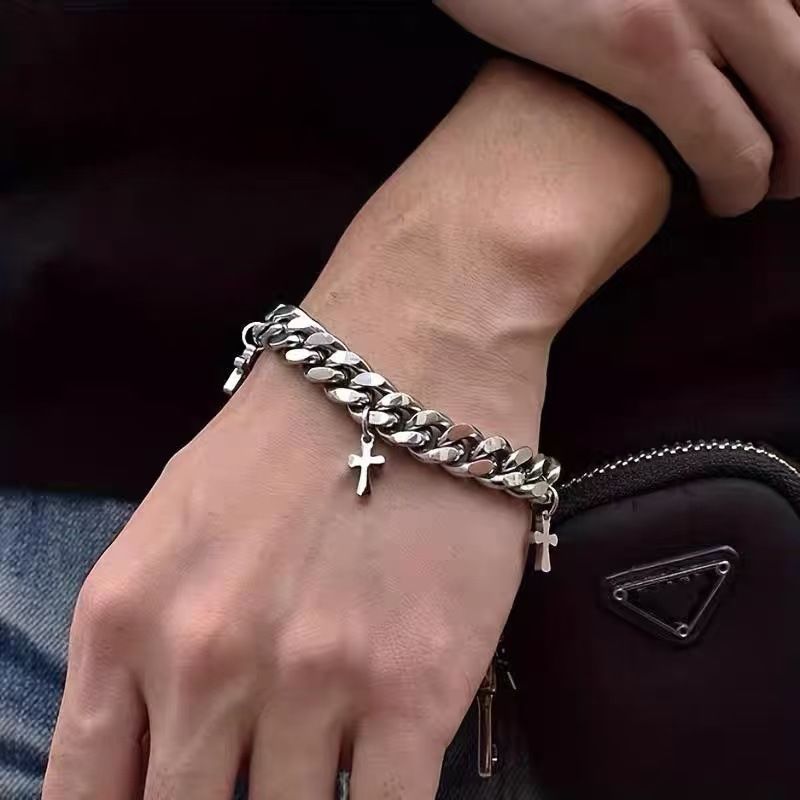 Sınıraşan Hit: Küçük Haçlı Küb - Streetwear Brand Jewelry incelemesi ve fiyatı