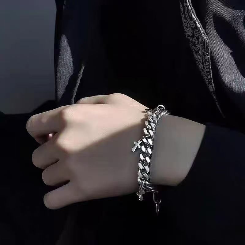 Sınıraşan Hit: Küçük Haçlı Küb - Streetwear Brand Jewelry incelemesi ve fiyatı